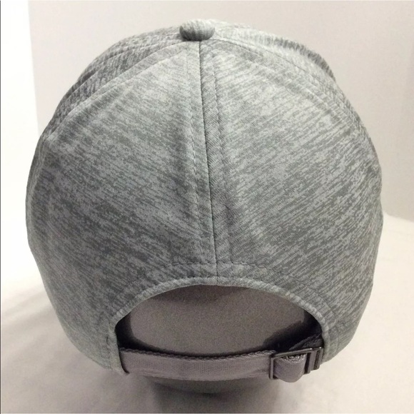 UA Women’s Twisted Renegade Training Workout Cap - Picture 4 of 6